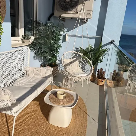 Sea View - *